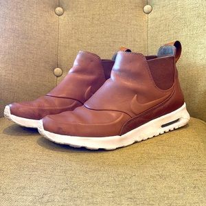 Nike women’s Thea boot! Tan